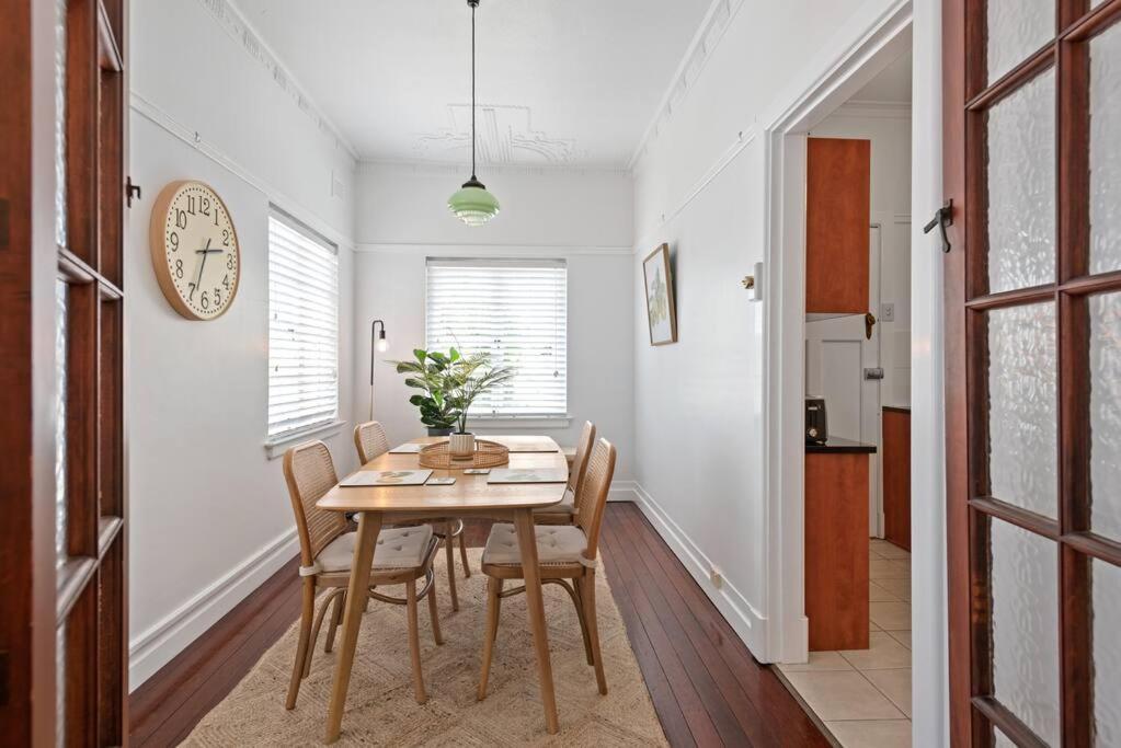 브리즈번 Art Deco In Ascot! ~ 2 Bed / 1 Bath / 1 Car 아파트 외부 사진