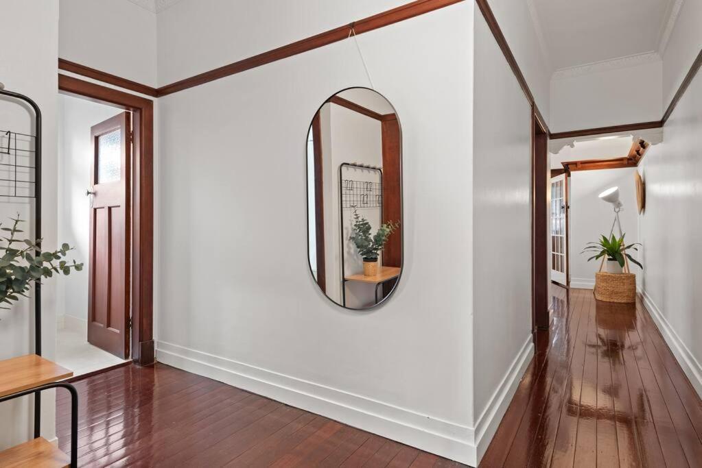 브리즈번 Art Deco In Ascot! ~ 2 Bed / 1 Bath / 1 Car 아파트 외부 사진